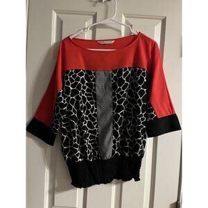 Peter Nygard sz M Ladies dressy top vacay polyester red black white animal geo